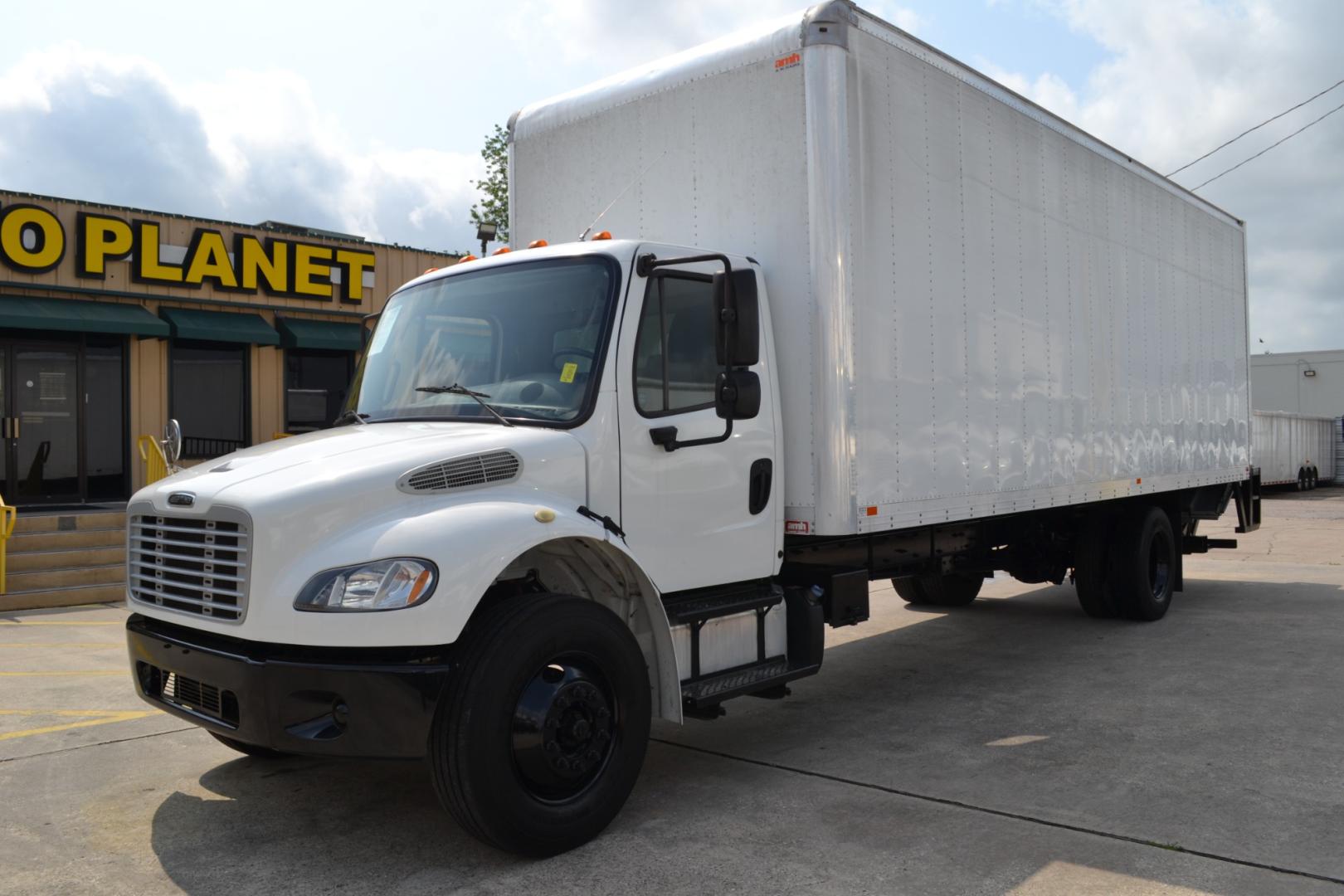 2017 WHITE /BLACK FREIGHTLINER M2-106 with an CUMMINS ISB 6.7L 240HP engine, ALLISON 2100HS AUTOMATIC transmission, located at 9172 North Fwy, Houston, TX, 77037, (713) 910-6868, 29.887470, -95.411903 - 26,000LB GVWR NON CDL, 26FT BOX, 13FT CLEARANCE , 103" X 102", MAXON 3,500LB CAPACITY ALUMINUM LIFT GATE, DUAL 50 GALLON FUEL TANKS,SPRING RIDE - Photo#0